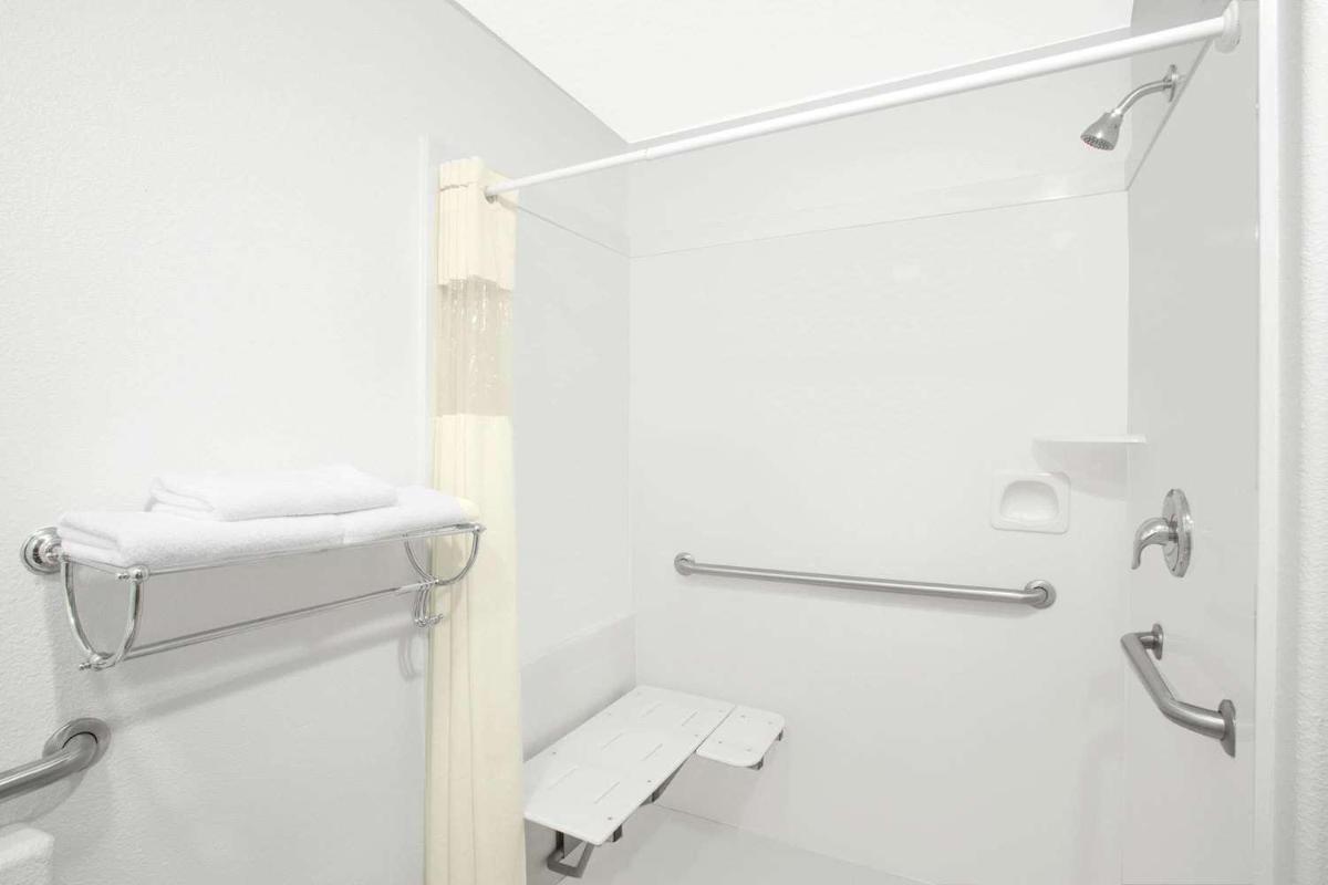 AmericInn by Wyndham Havre - Housity