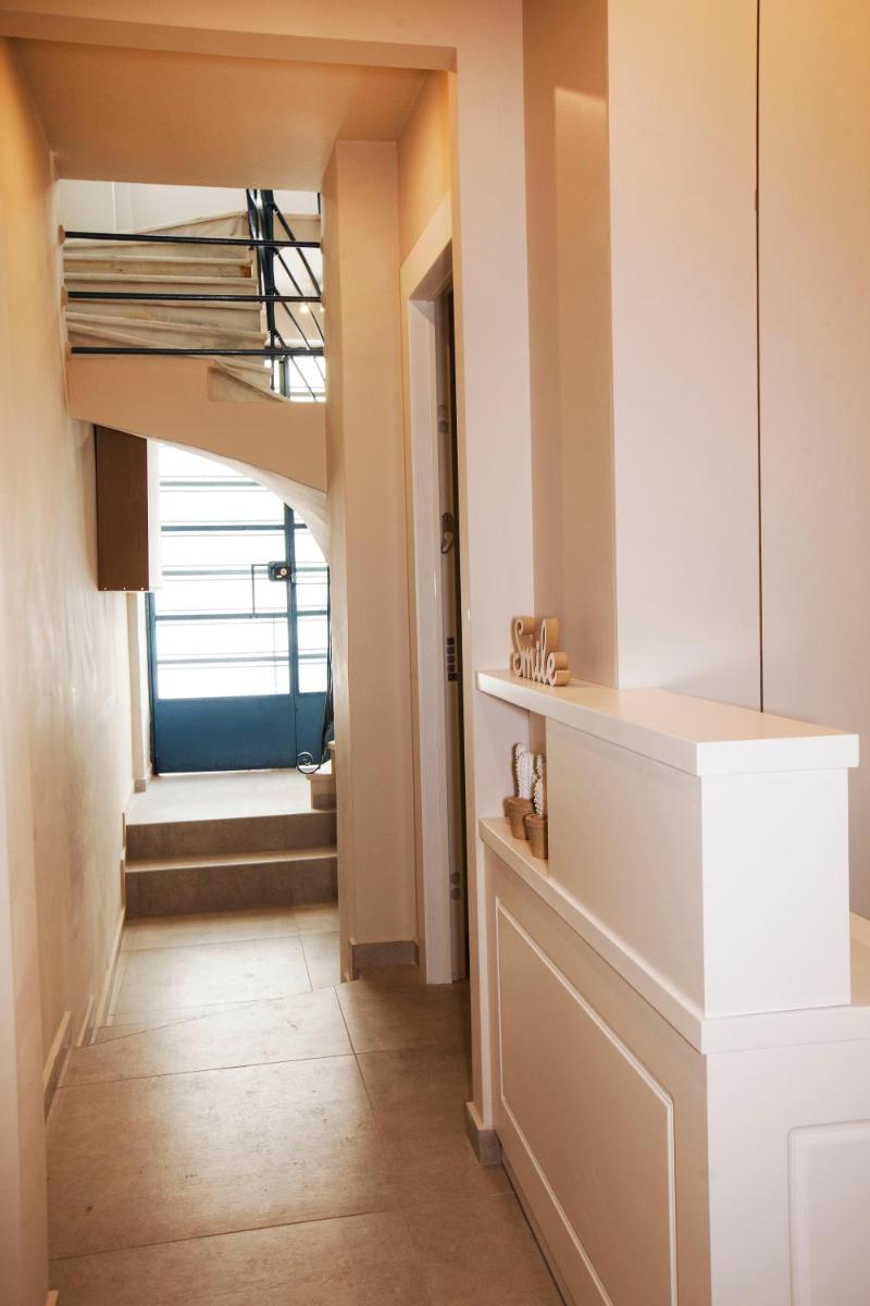 Suitetrails - Bentzi...Boutique Apartment in Pangrati, Superior Suite (2) for 4 guests