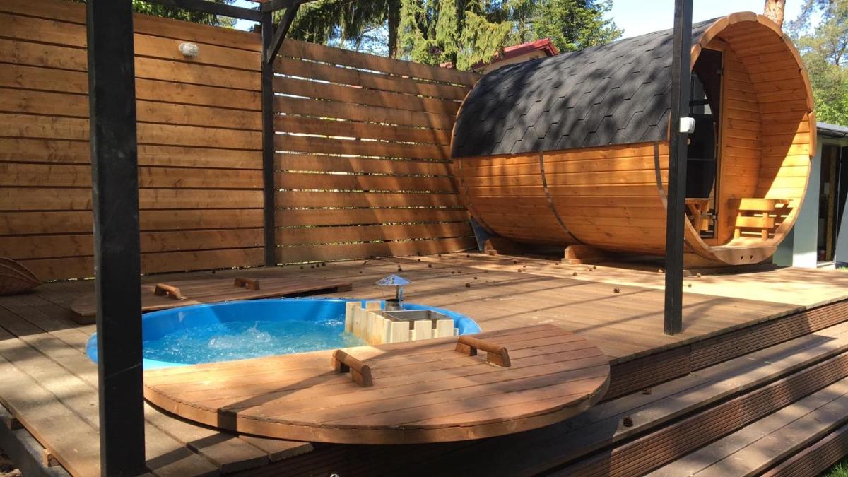 Luksusowa Willa pod Lasem, Otwock - Shared garden, sauna, wood hot tub! Hot tub seasonal! - Housity