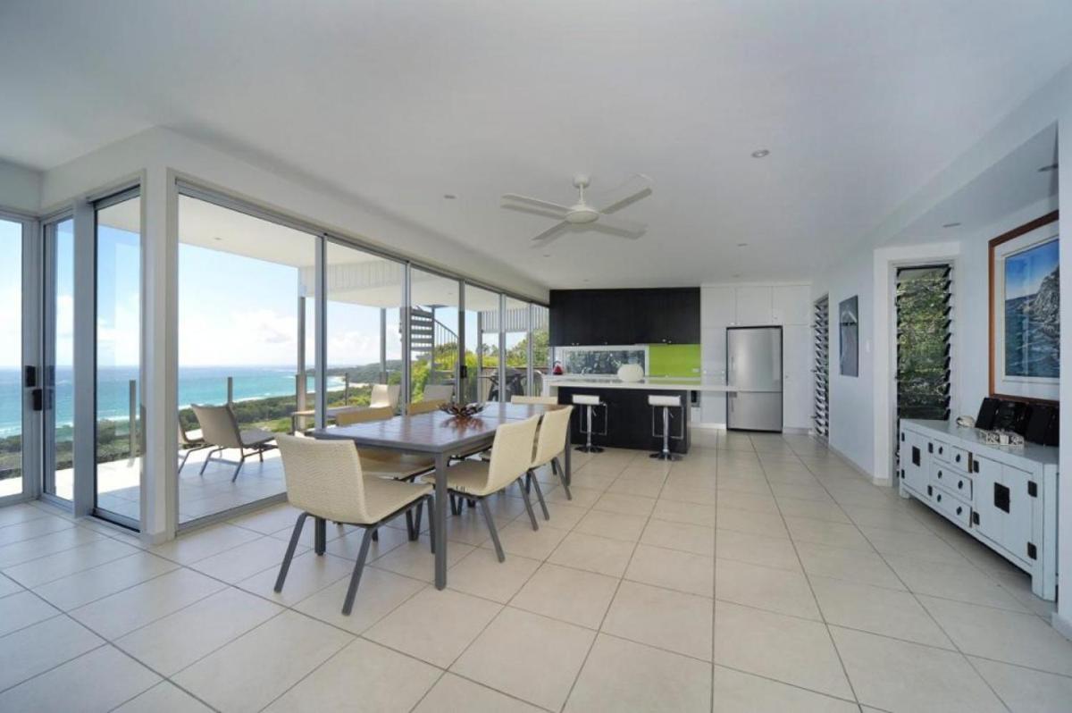 Oceanside 4 Bedrooms - Housity