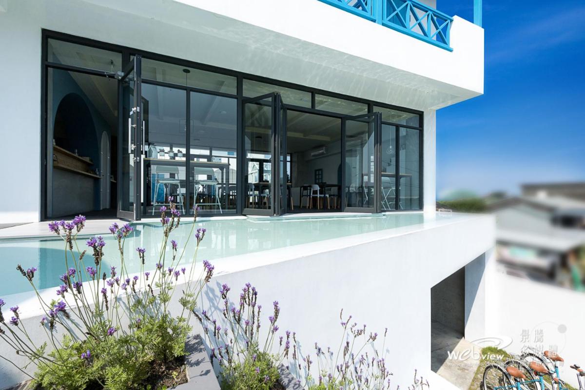 Blue White - Housity