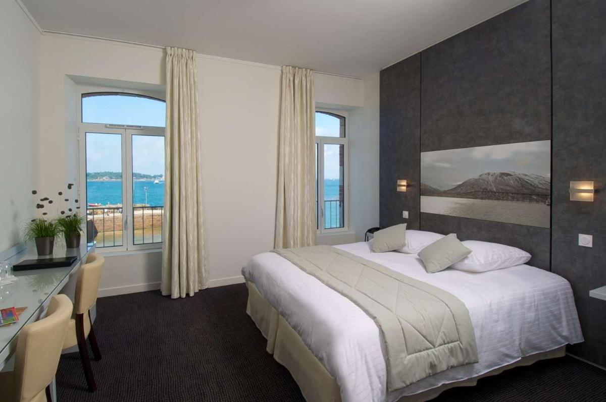 Un ou plusieurs lits dans un hébergement de l'établissement Best Western Plus Les Terrasses de Bréhat