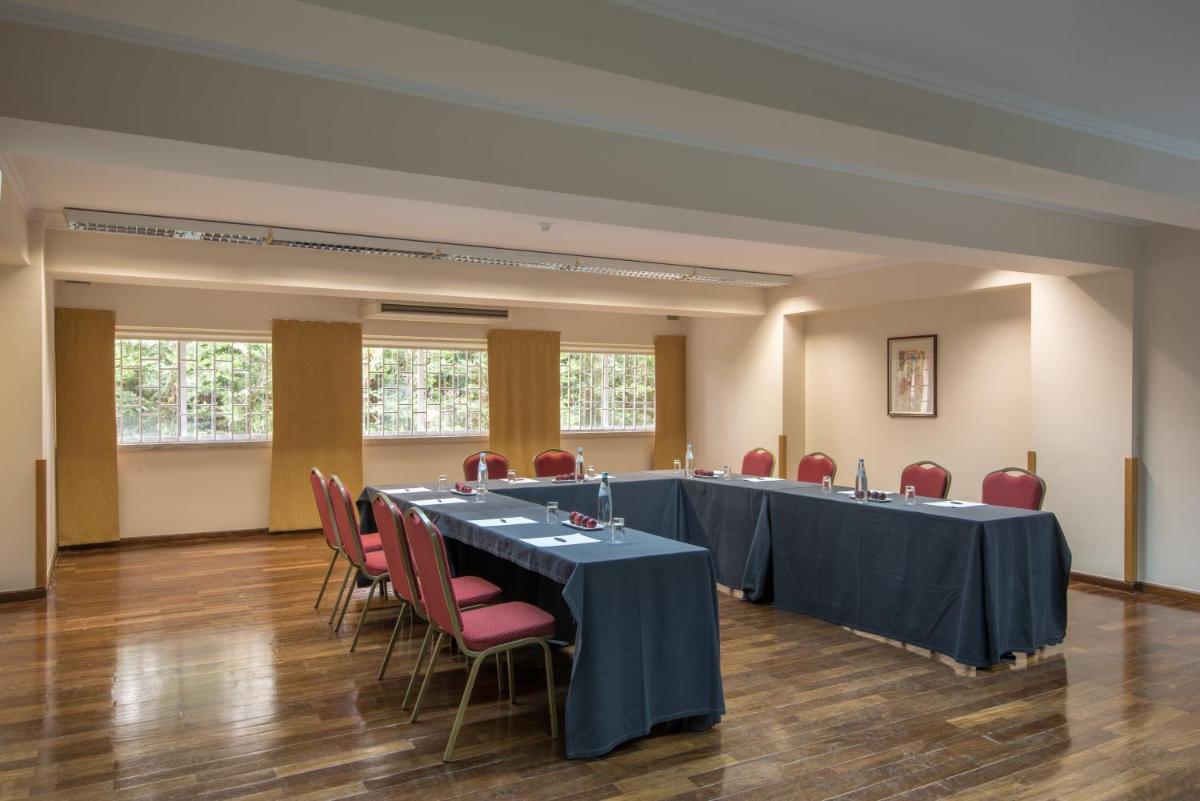 A área empresarial e/ ou a sala de conferências de Vila Galé Estoril