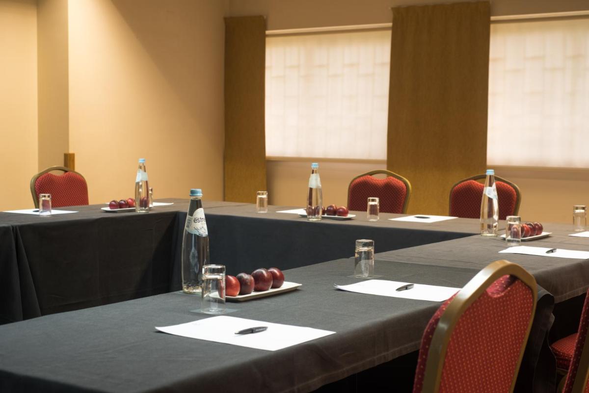 A área empresarial e/ ou a sala de conferências de Vila Galé Estoril
