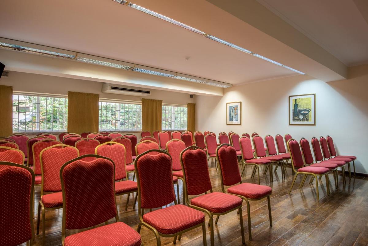 A área empresarial e/ ou a sala de conferências de Vila Galé Estoril