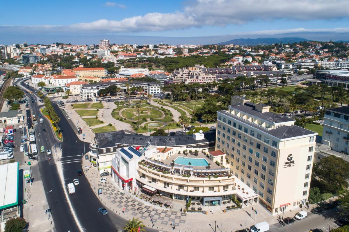 Uma vista geral de Estoril ou a vista da cidade a partir do hotel