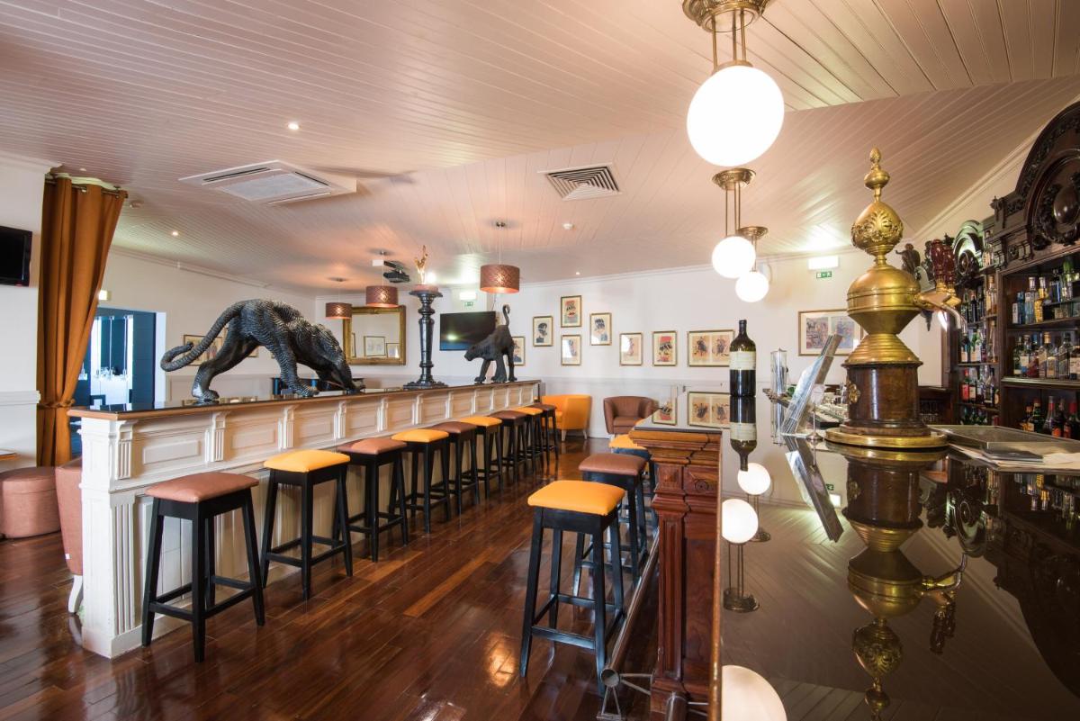 A área de bar ou lounge em Vila Galé Estoril