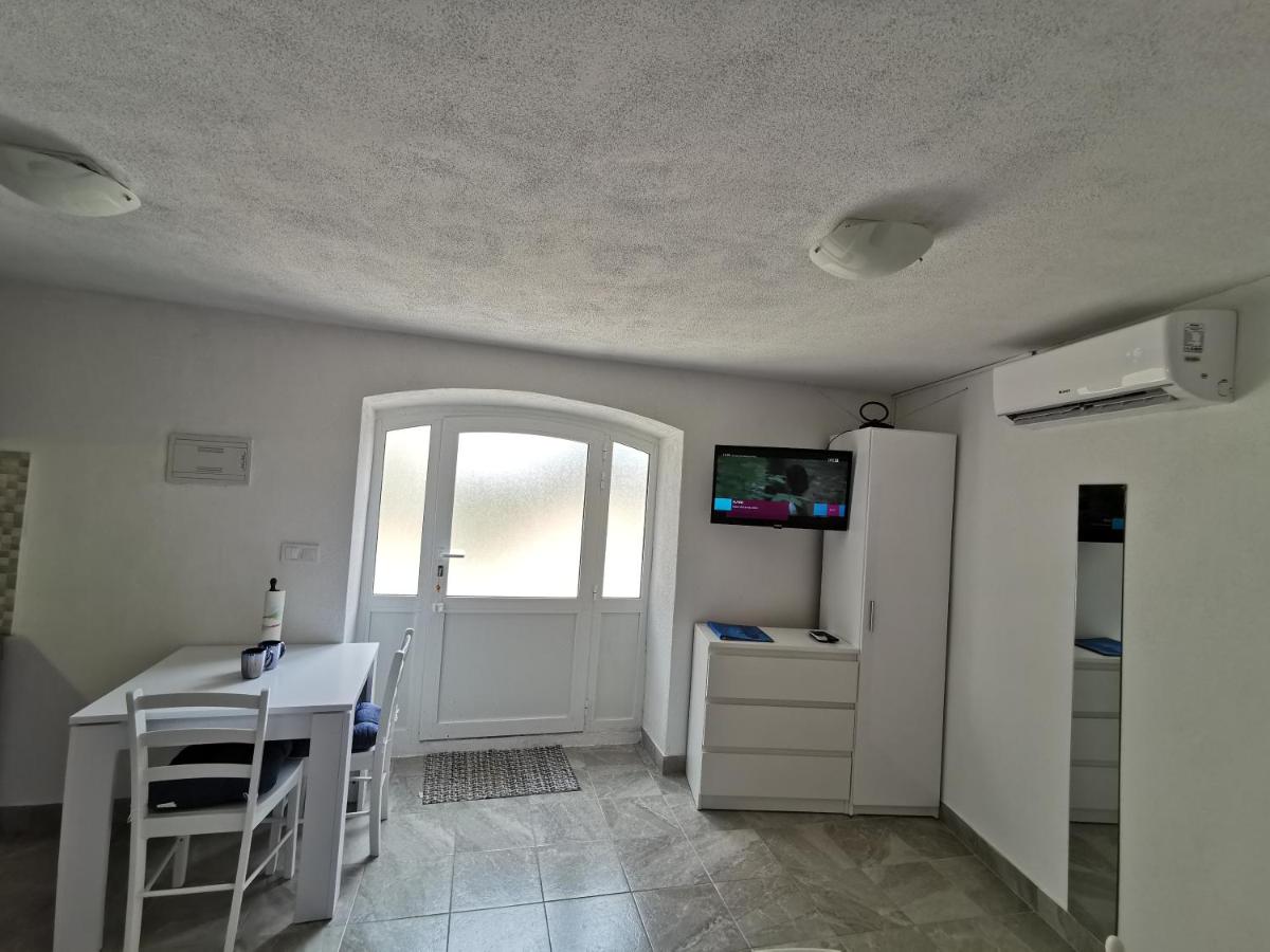 Studio Apartment Mileta - Housity