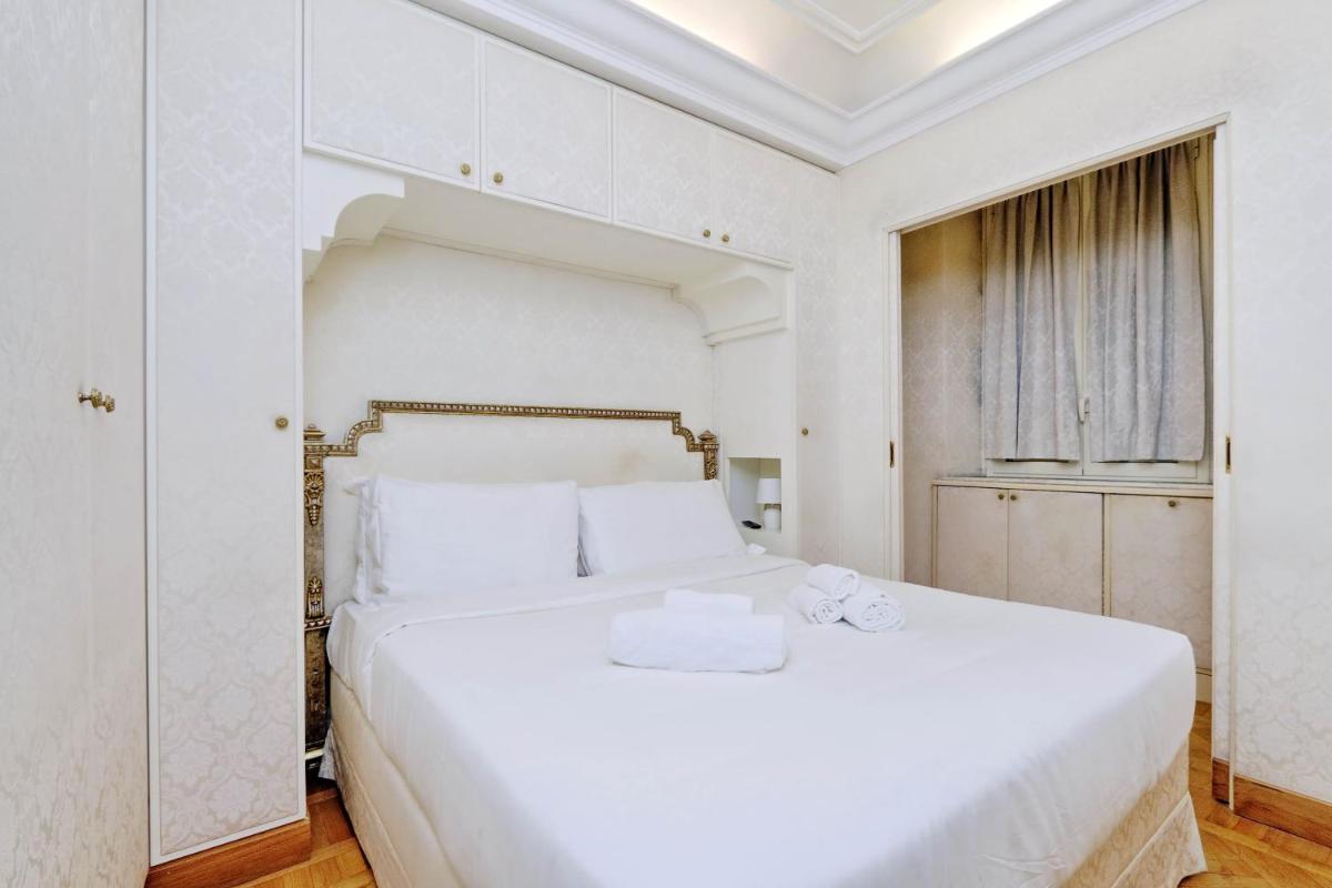 Elegant apartment nearby Trevi Fountain - Housity