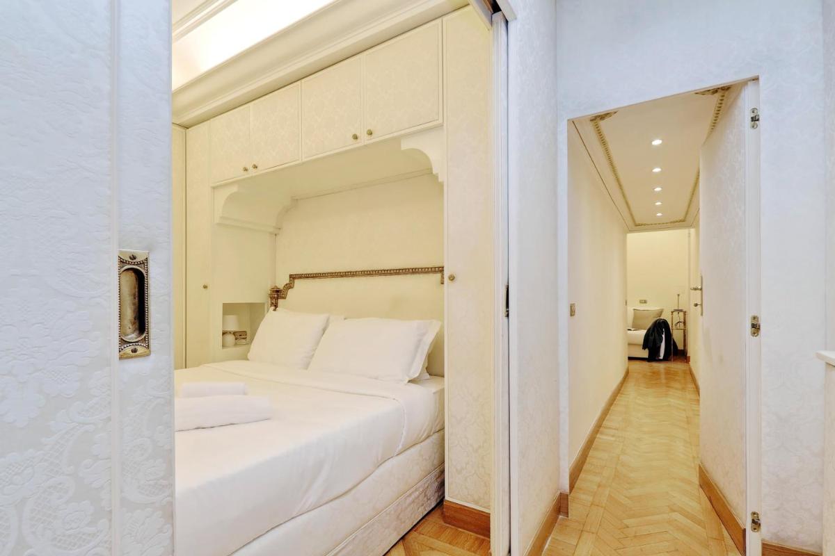Elegant apartment nearby Trevi Fountain - Housity