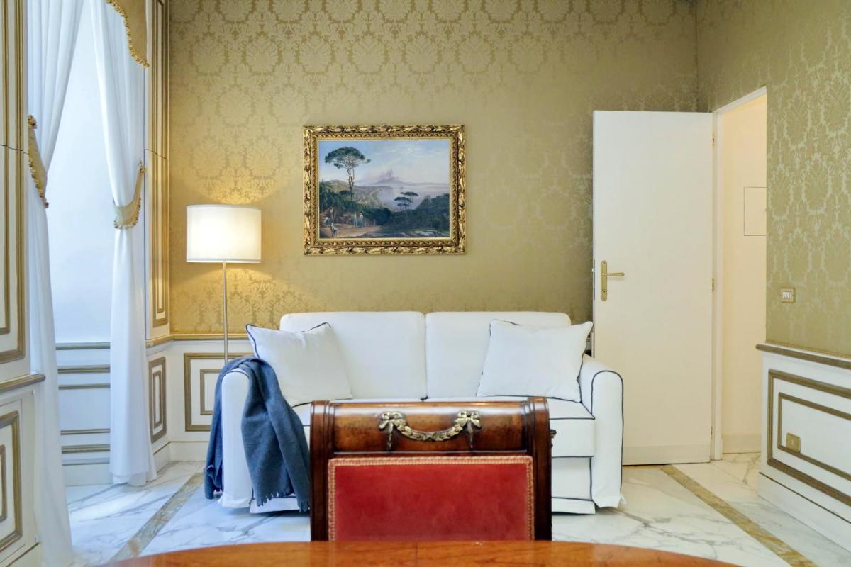 Elegant apartment nearby Trevi Fountain - Housity