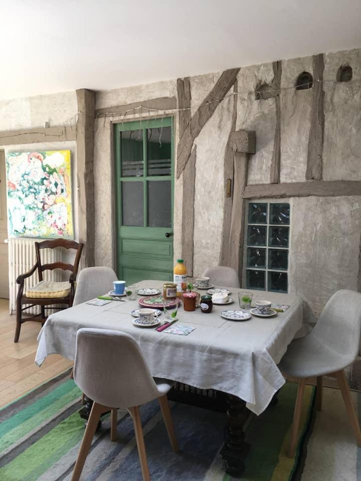 L'ancienne petite Auberge près de Giverny - Housity