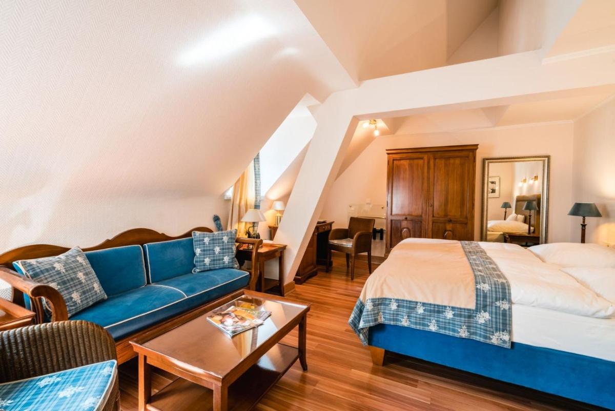Ein Bett oder Betten in einem Zimmer der Unterkunft Deidesheimer Hof