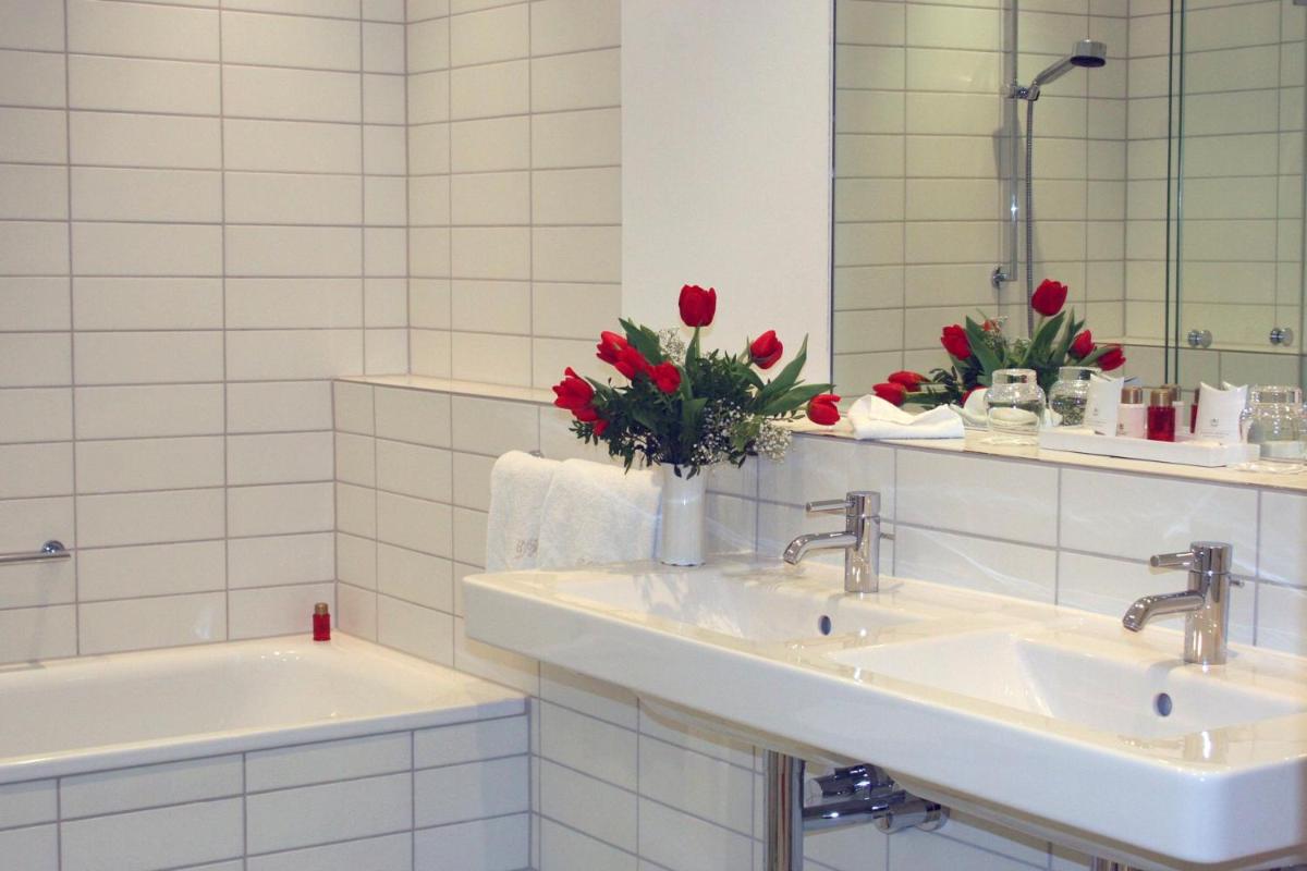 Ein Badezimmer in der Unterkunft Deidesheimer Hof