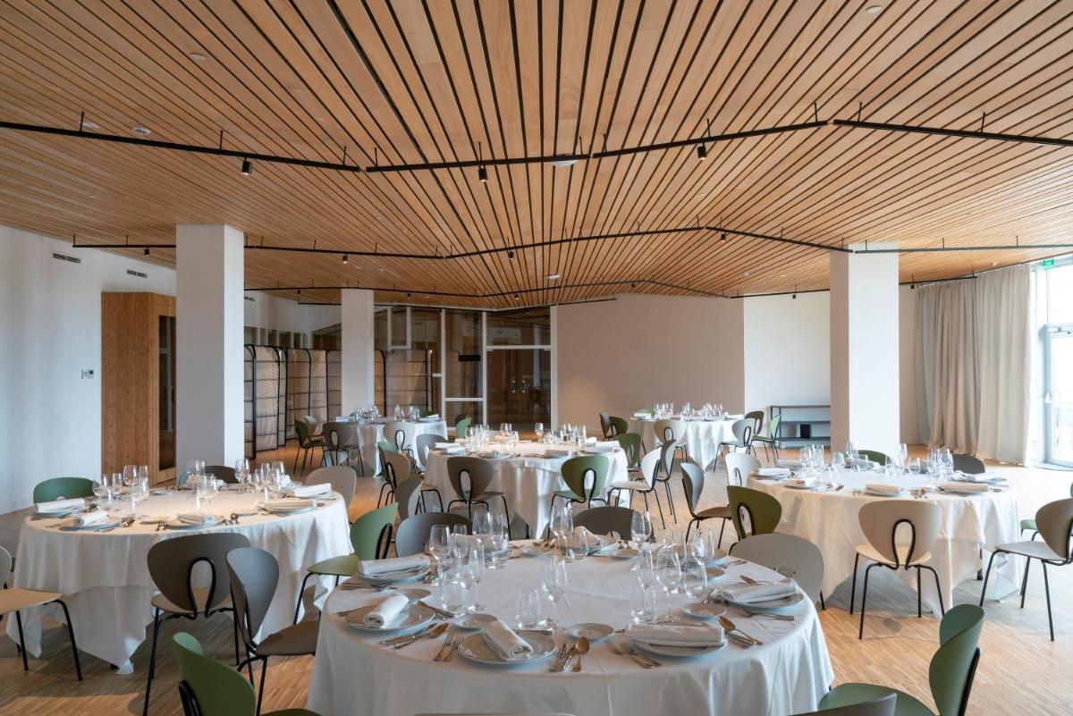 Un restaurante o sitio para comer en Parador Costa da Morte