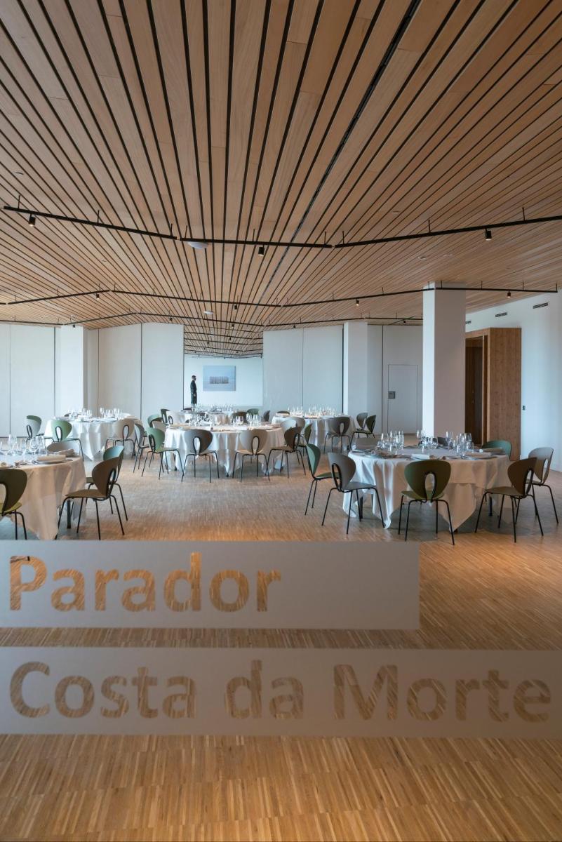 Un restaurante o sitio para comer en Parador Costa da Morte