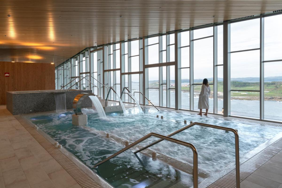 Piscina en o cerca de Parador Costa da Morte