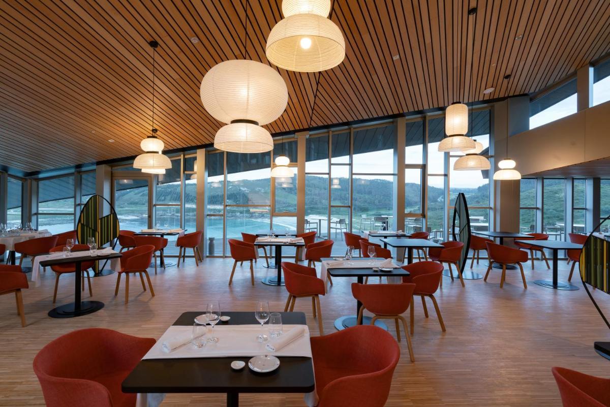 Un restaurante o sitio para comer en Parador Costa da Morte