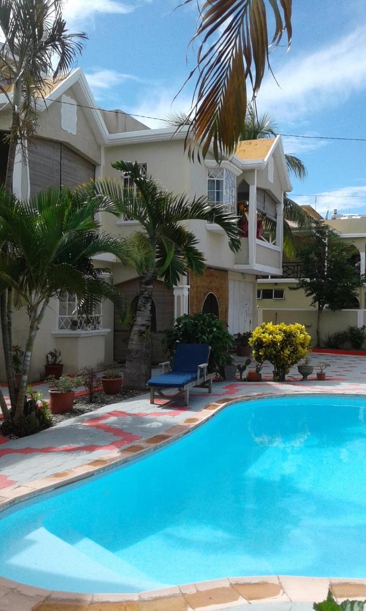 2 bedrooms appartement with shared pool enclosed garden and wifi at Trou aux Biches 1 km away from the beach - Housity