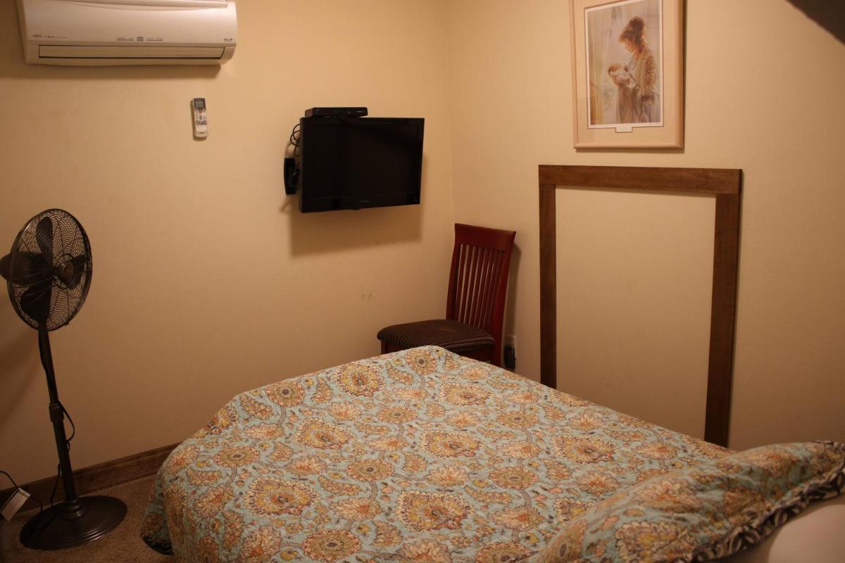 Iowa House Historic Inn - Housity