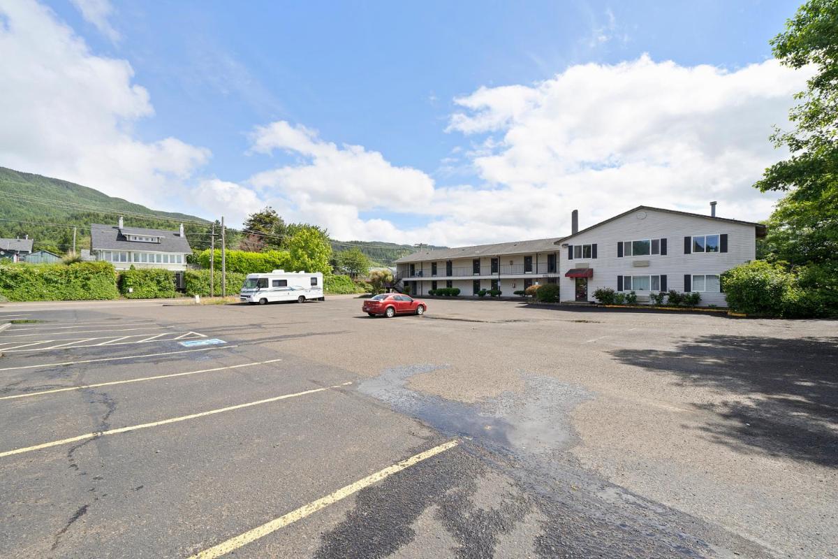 Garibaldi Inn at the Bay - Housity