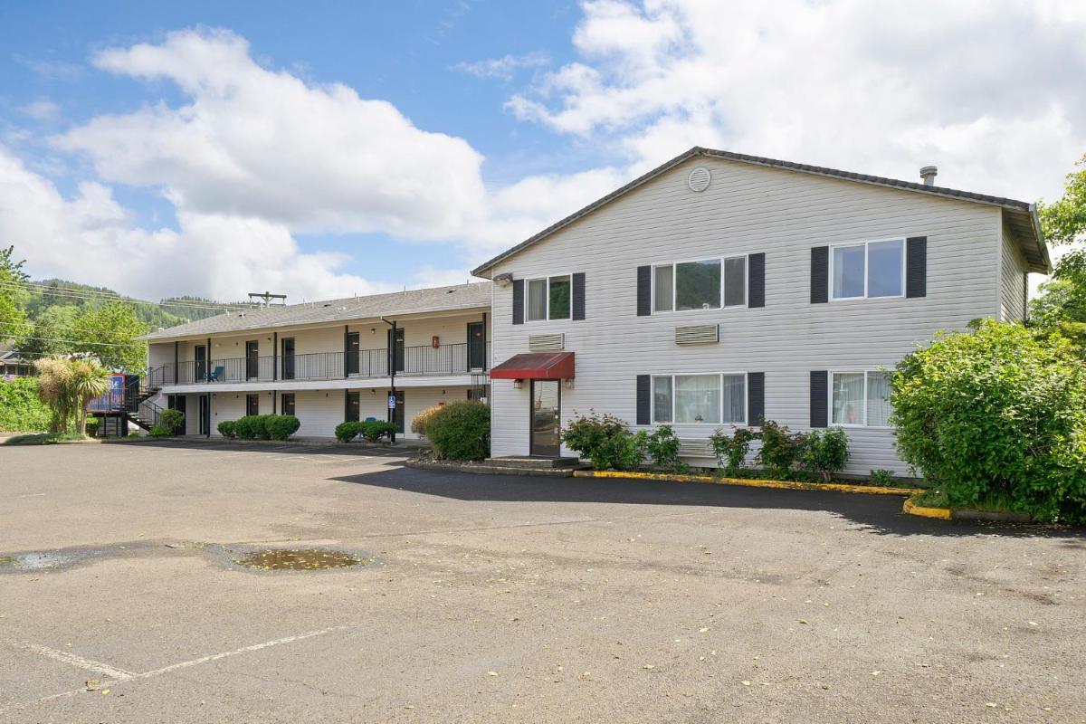 Garibaldi Inn at the Bay - Housity