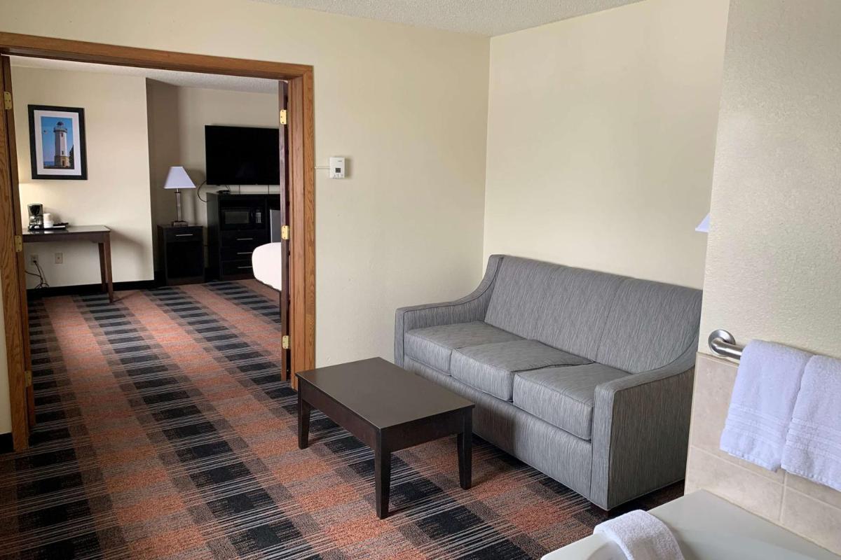 Baymont by Wyndham Waupun - Housity