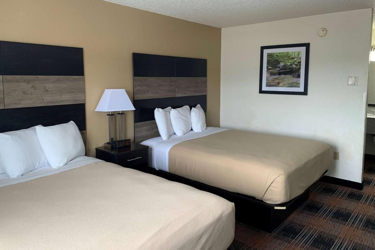 Baymont by Wyndham Waupun - Housity