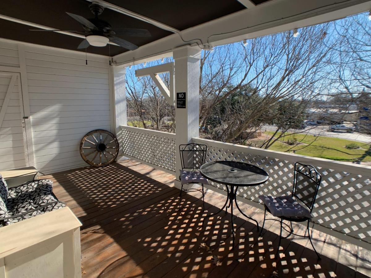 Schmitz Bed & Breakfast - Housity
