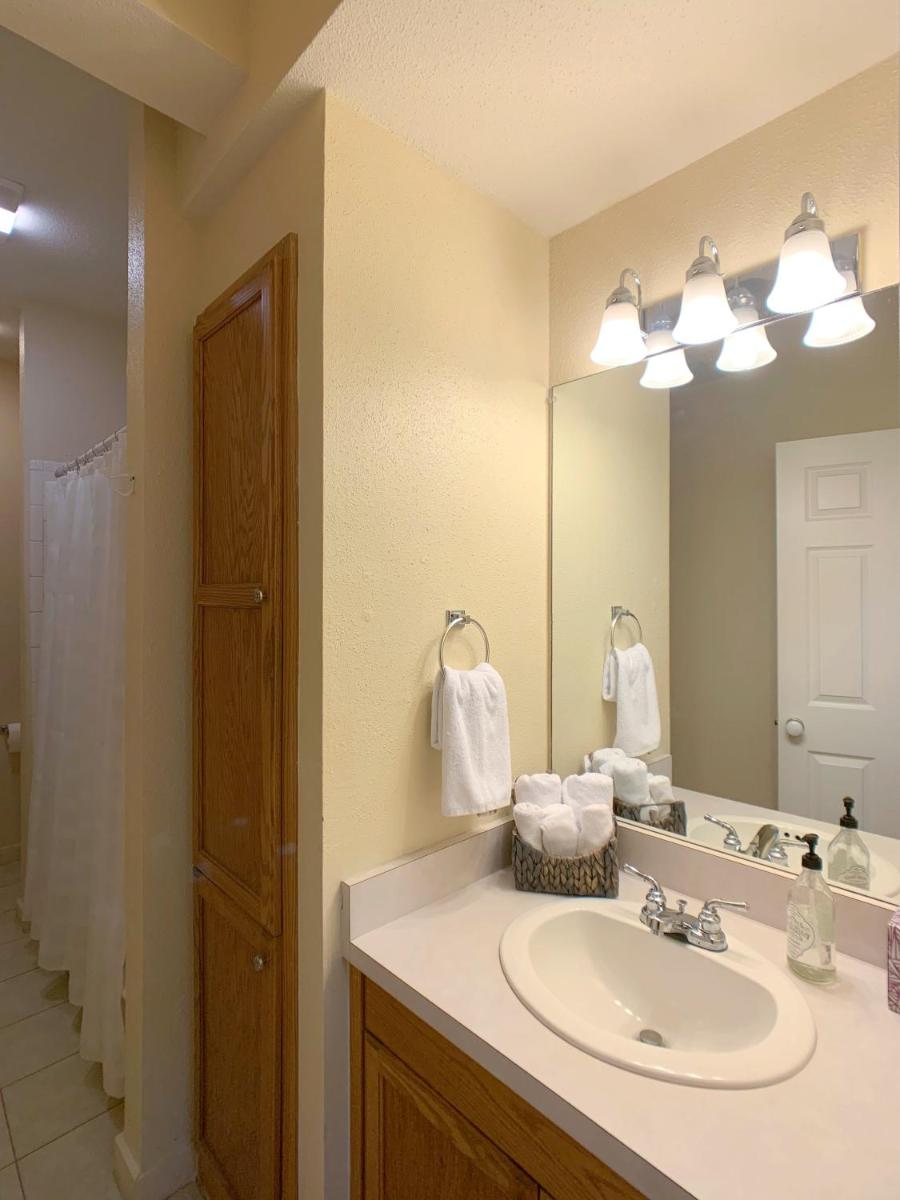 Schmitz Bed & Breakfast - Housity