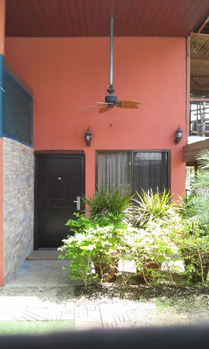 Sloth House Lodge - Housity