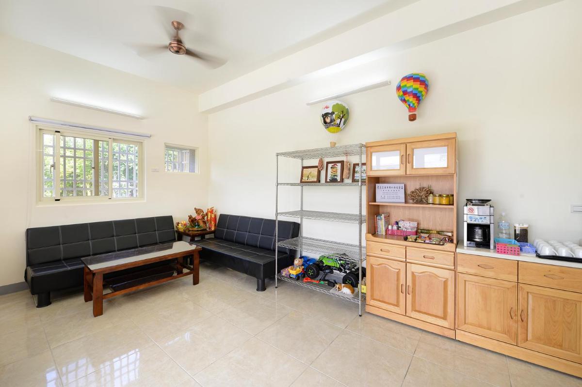 Mei cun min su - Housity