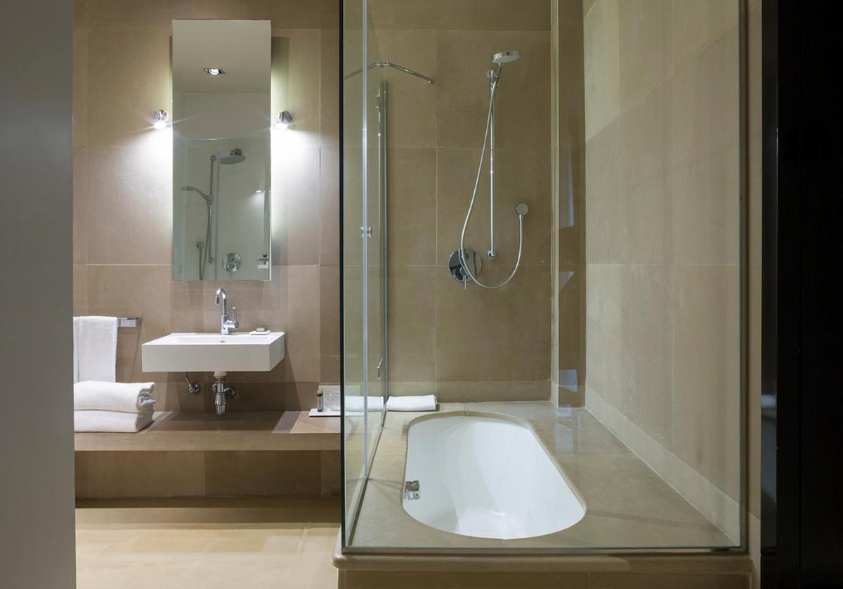 Un baño de EME Catedral Mercer Hotel