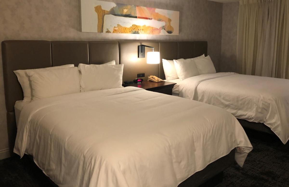Crowne Plaza Chicago-Northbrook, an IHG Hotel - Housity