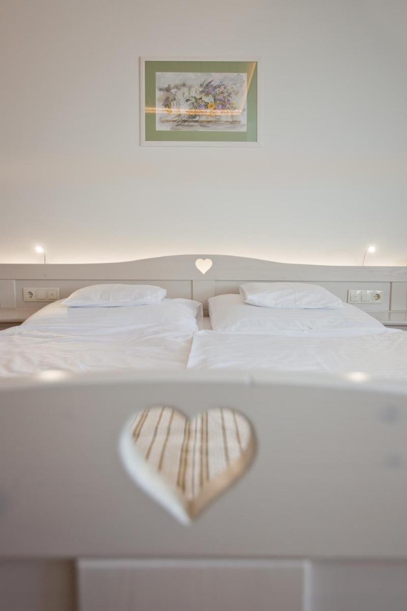 Tornácos Hotel - Hegykő - Housity