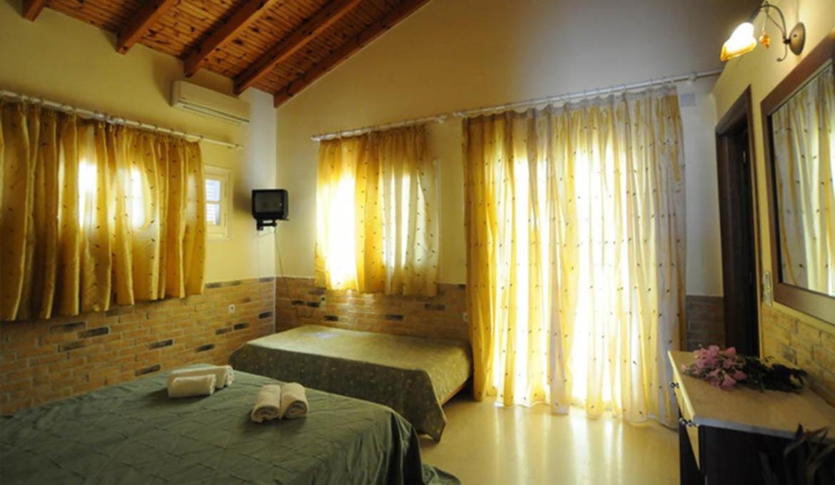 Kassiopi Bay - Housity