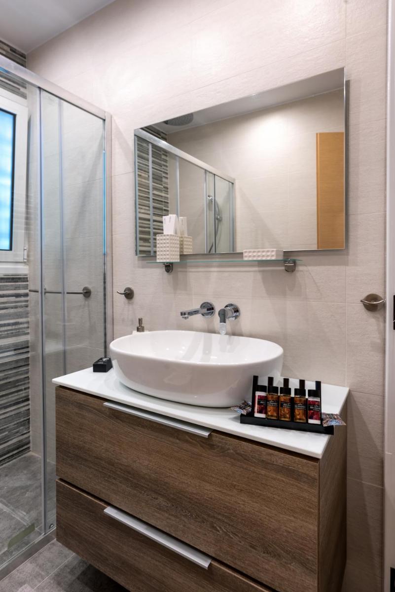 Lux 1-bedroom apartement next to the sea in Voula - Housity