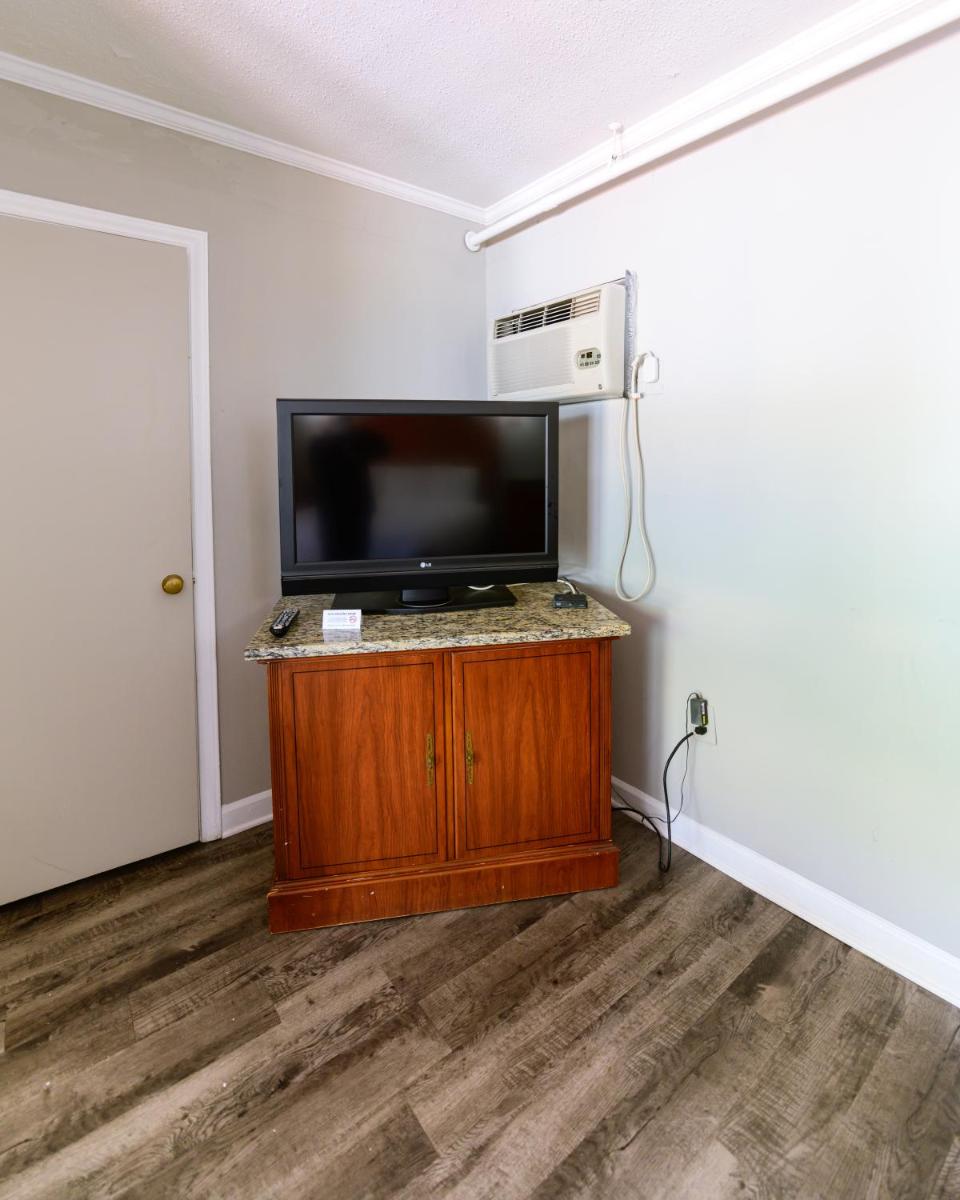 OAKS MOTEL GREENSBORO NC - Housity