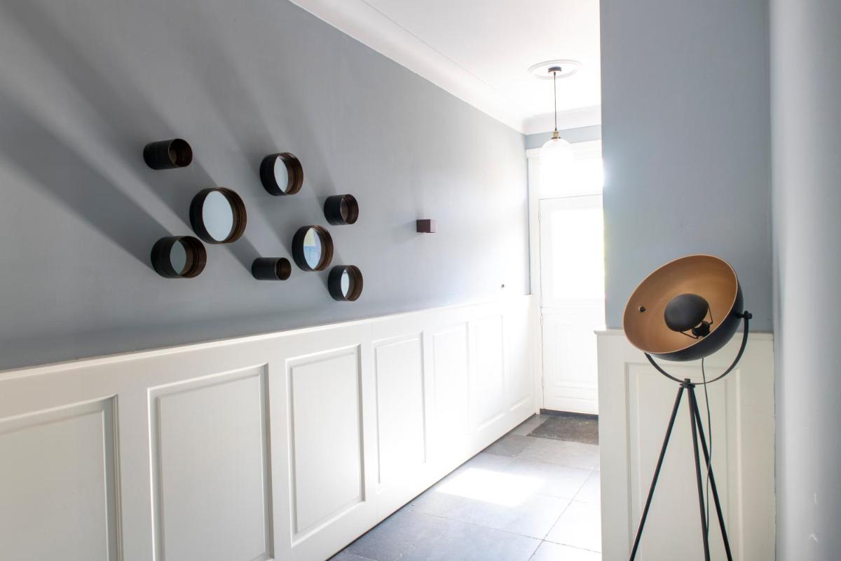B&B Reveille - Housity
