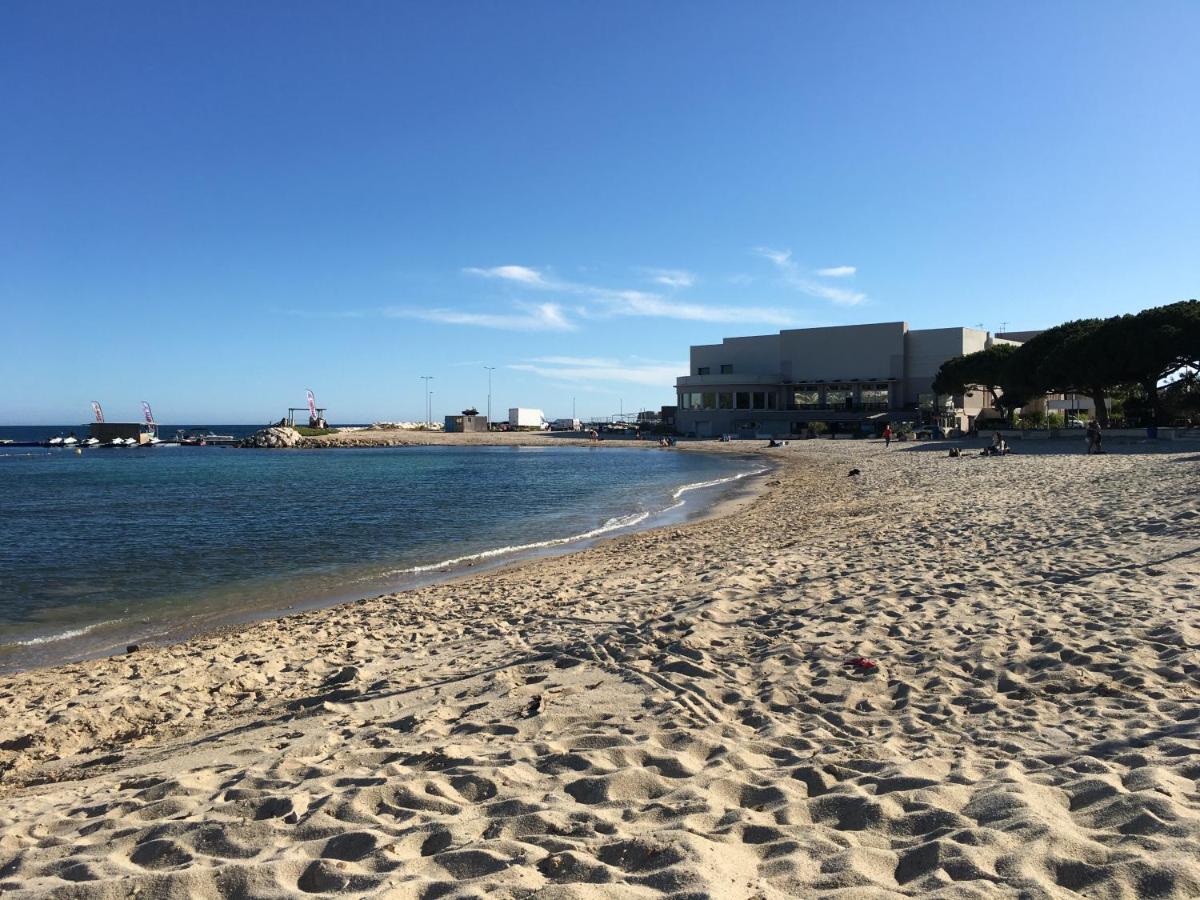 Bandol, vue panoramique sur la mer, la plage, le port - Housity
