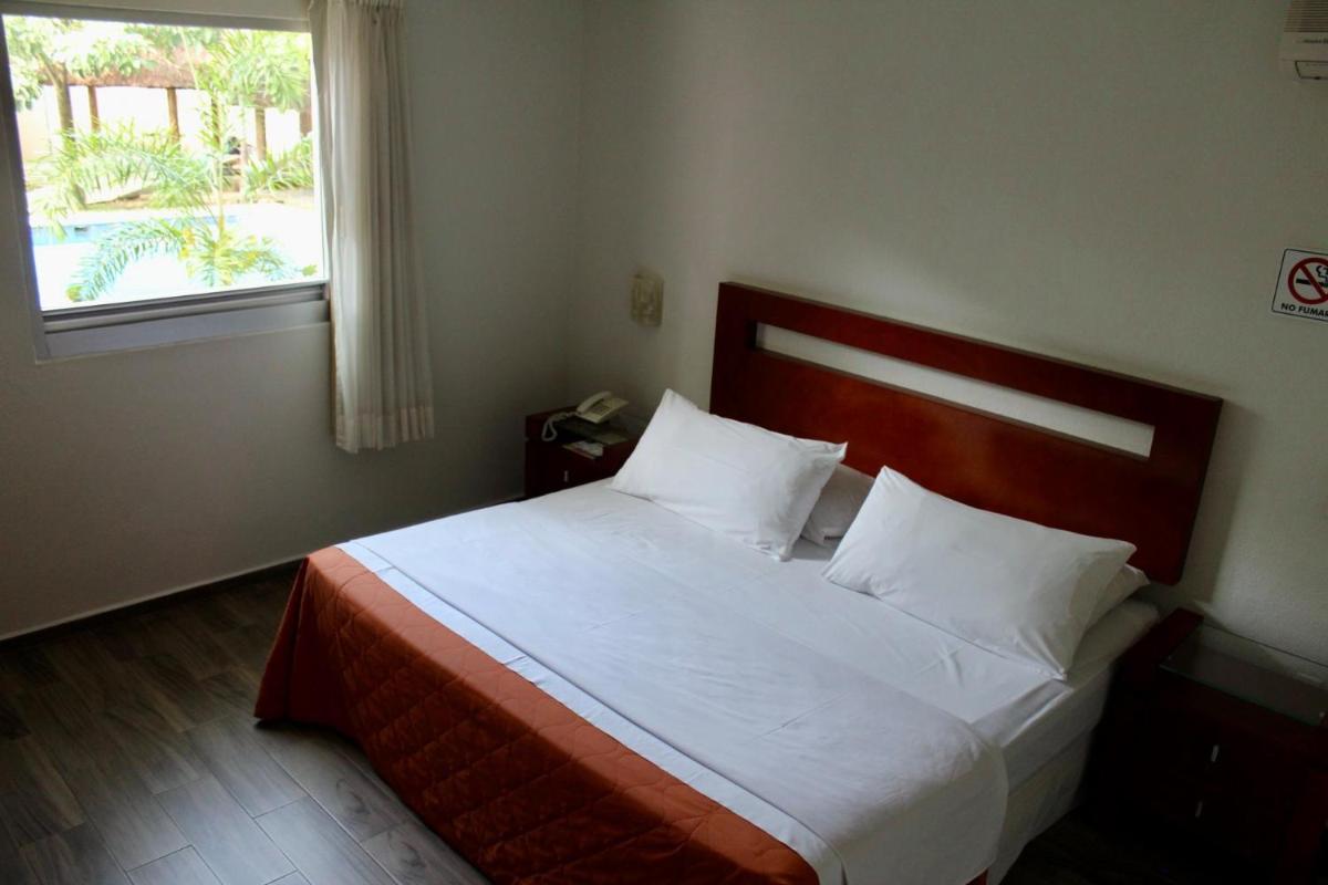 HI Huasteca Inn Hotel - Housity