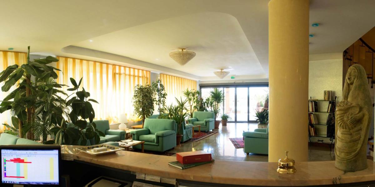 Hotel Torresi - Housity