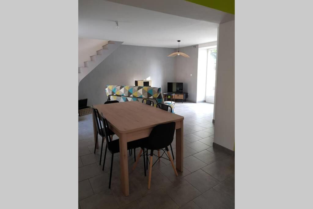 Maison de charme avec cour fermée et Wi-Fi - Housity