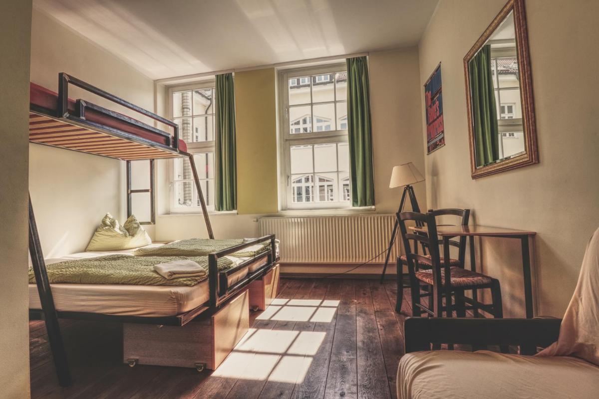 OPERA Hostel - Housity