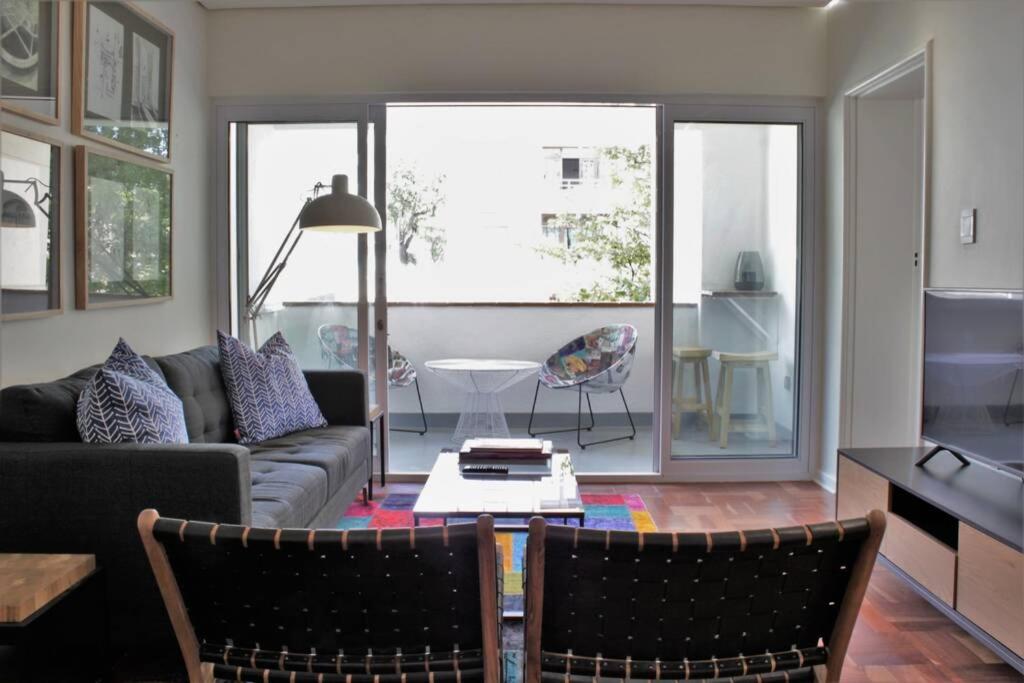 Table Mountain views, modern,lots of natural light, with parking - Housity