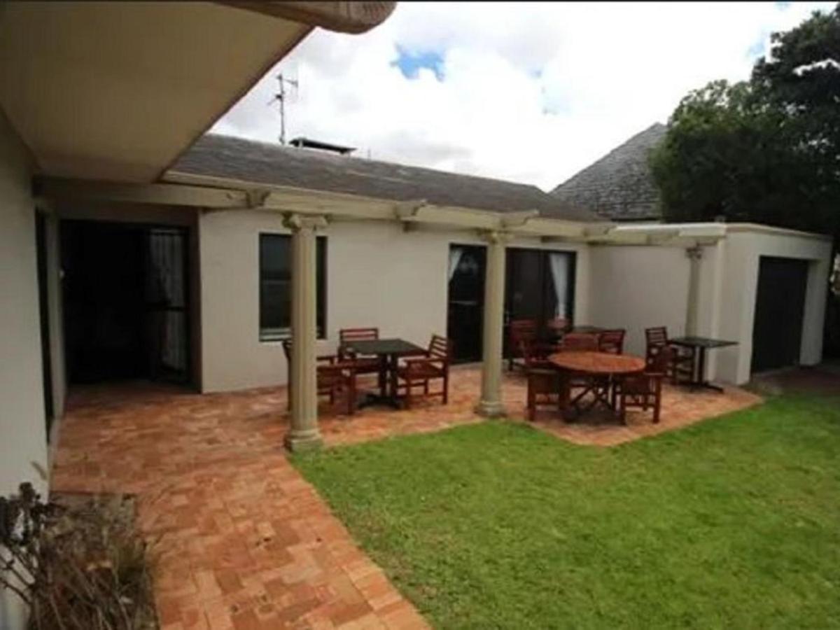 12 on Beach Guest House - Housity