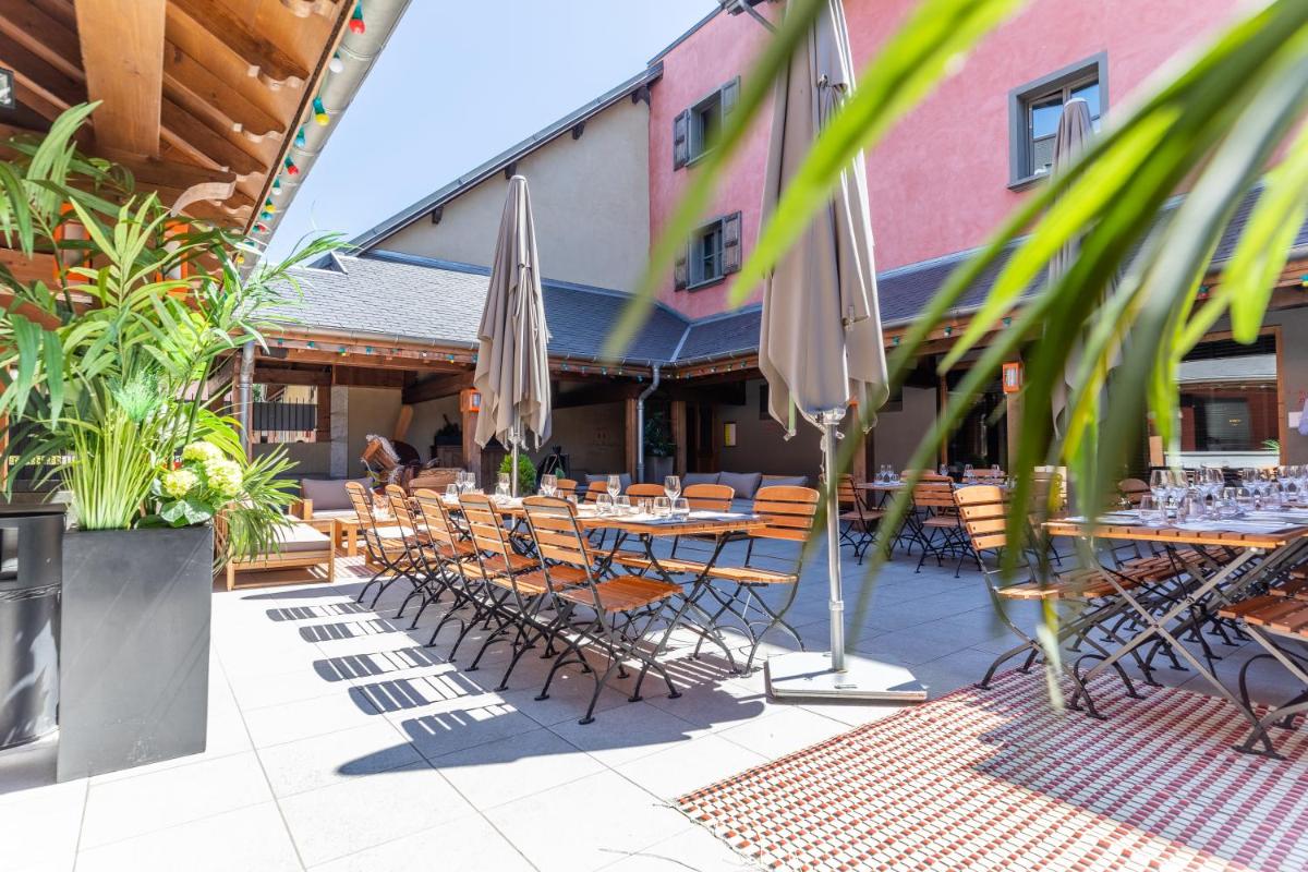 Restaurant ou autre lieu de restauration dans l'établissement La Maison Rouge