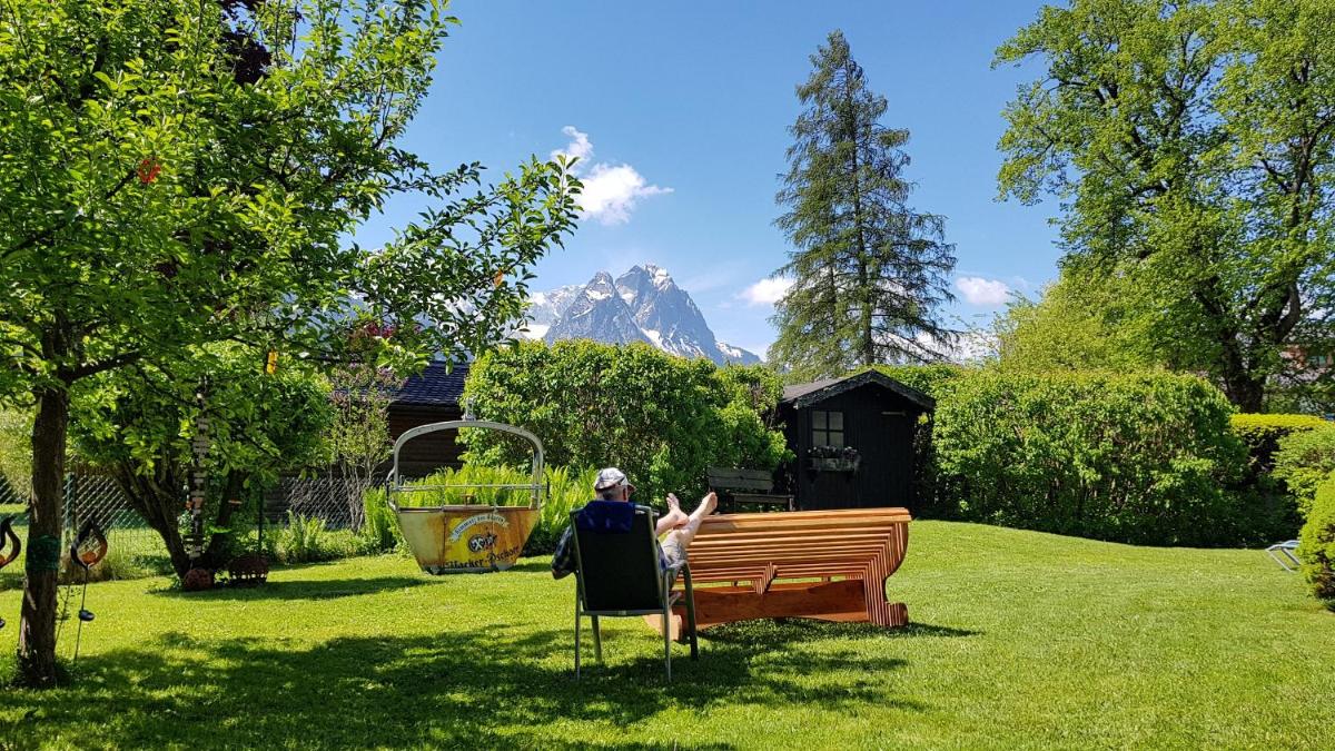 Hilleprandt - Adults Only - Housity