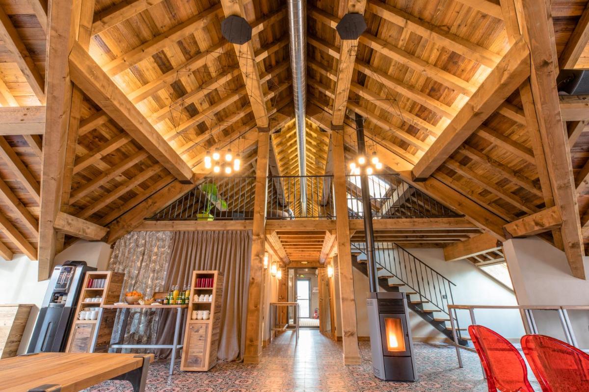 Cuisine ou kitchenette dans l'établissement La Maison Rouge