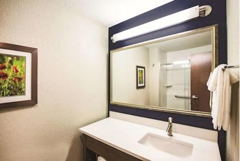 La Quinta by Wyndham Wichita Northeast - Housity